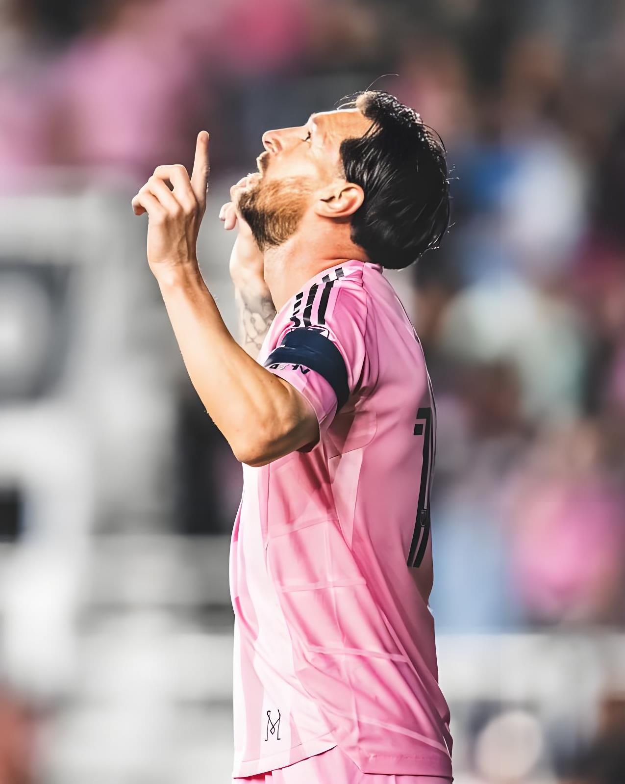 包含梅西重返赛场，比赛规则变更首场状态出色，快船观众沸腾！引发球迷热议的词条